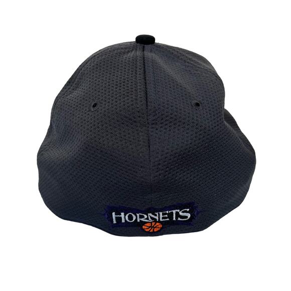 Women’s Med/Large Charlotte Hornets NBA New Era 39Thirty Hardwood Classics Hat - Picture 2 of 5